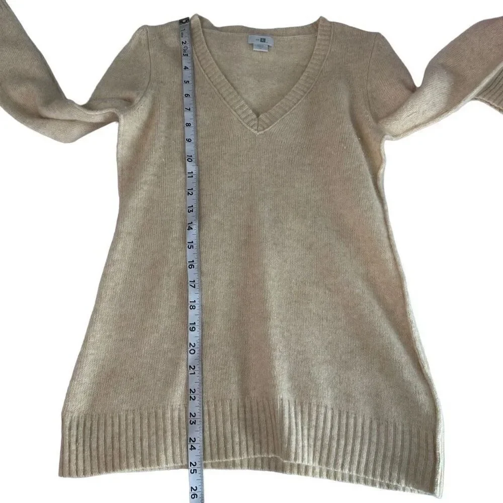 mE Wool & Angora Blend Vneck Sweater Womens Medium Minimalist Cozy Cream‎